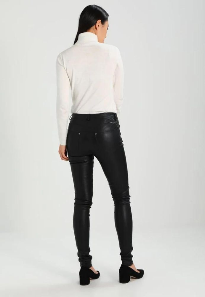 WOMEN'S BLACK VERDUGO LEATHER PANTS