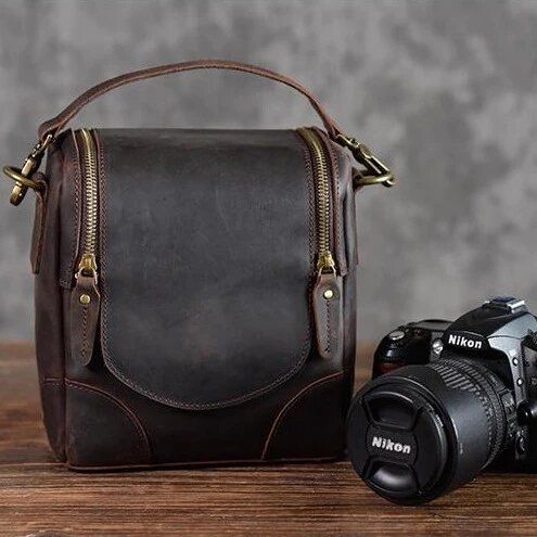 THE CALISTA SMALL LEATHER CAMERA BAG